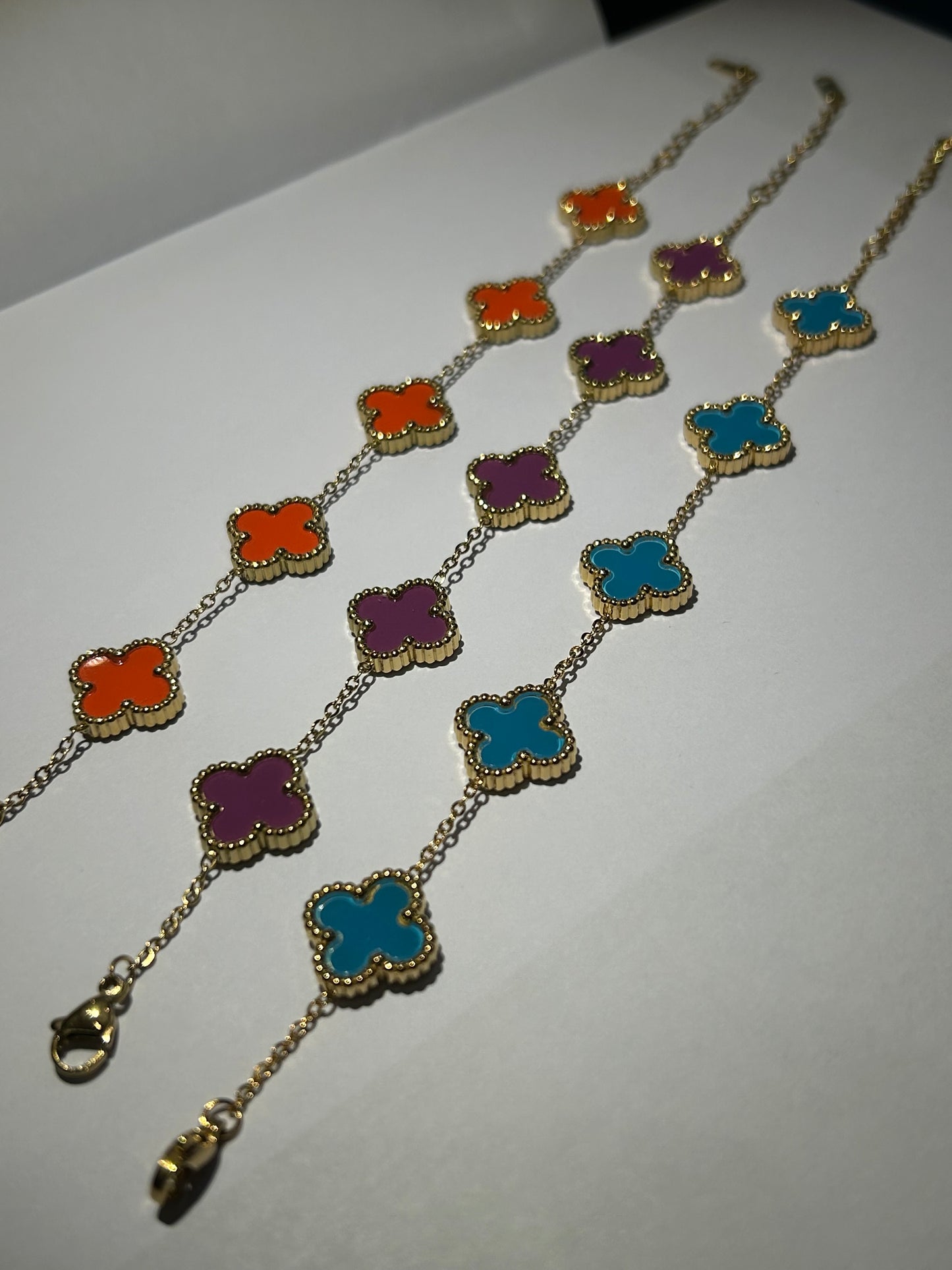 Clover style gold detailed bracelet