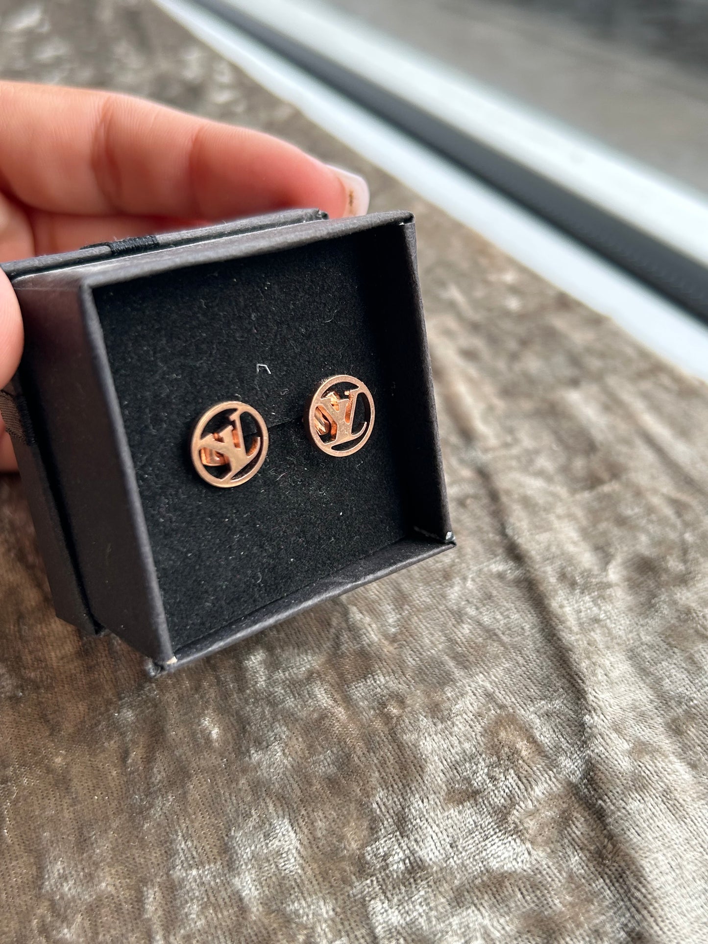 Circle rose gold outlined letter earrings