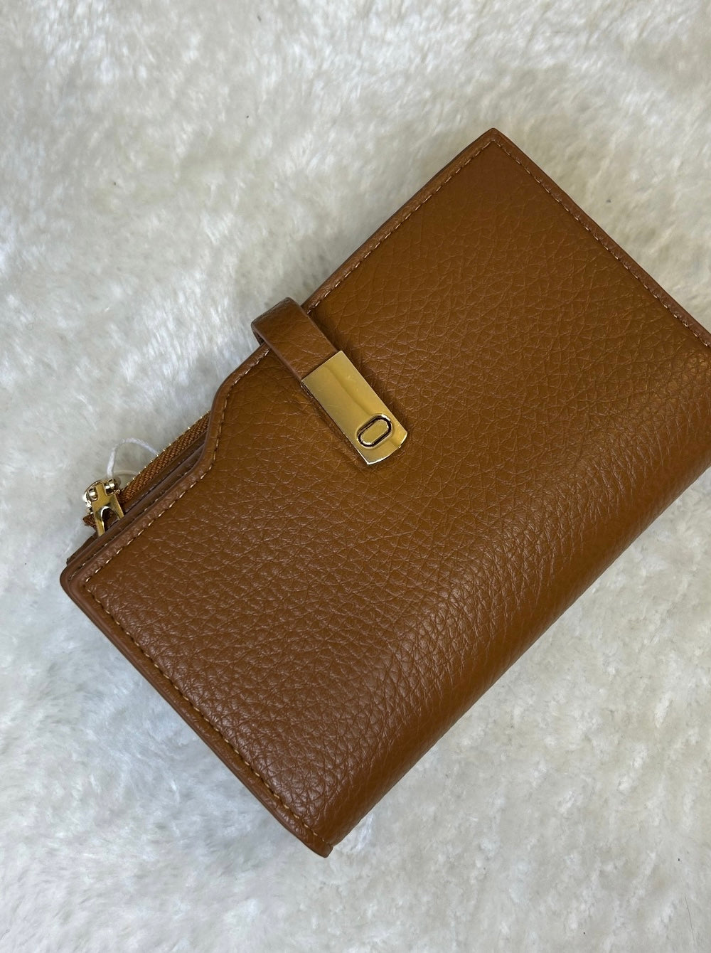 Medium purse with gold buckle detail