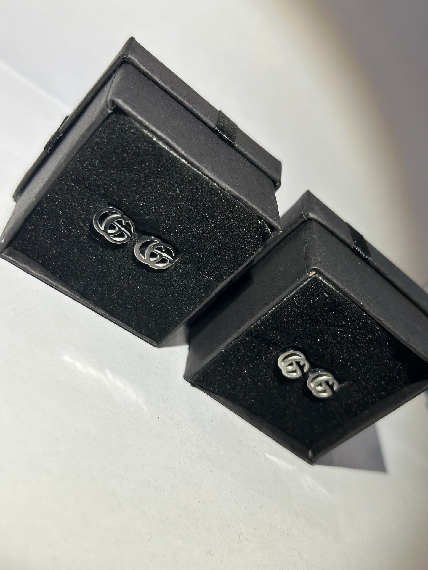 Letter plain silver stud earrings