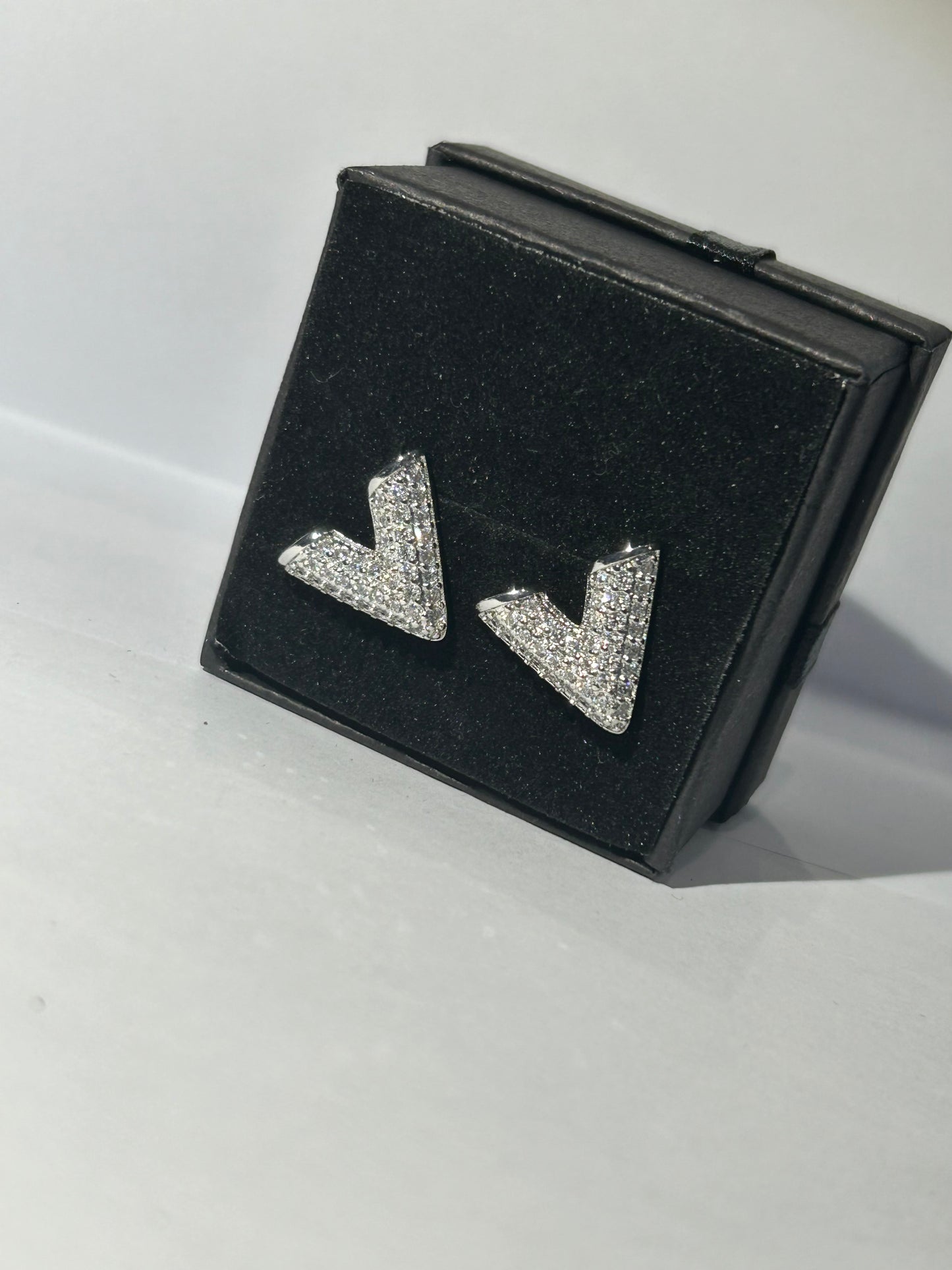 Crystal detailed v earrings