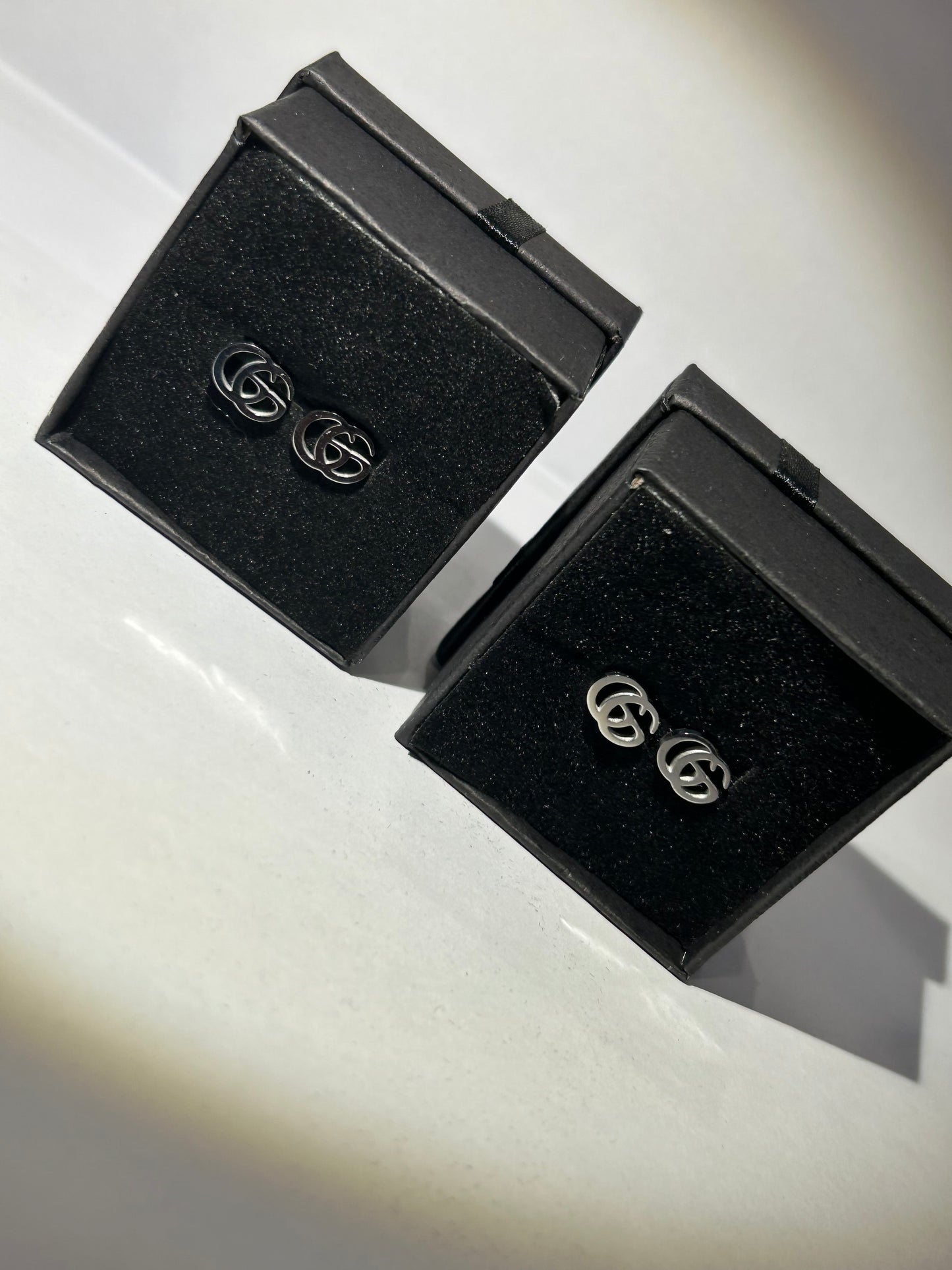 Letter plain silver stud earrings