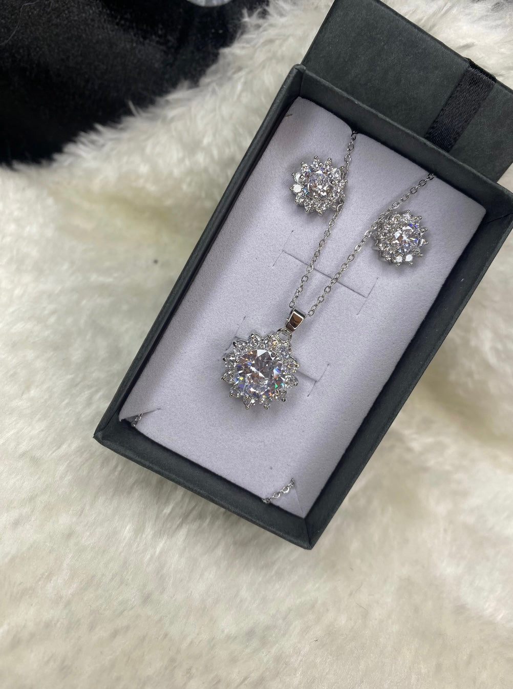 Crystal flower style necklace and earring set