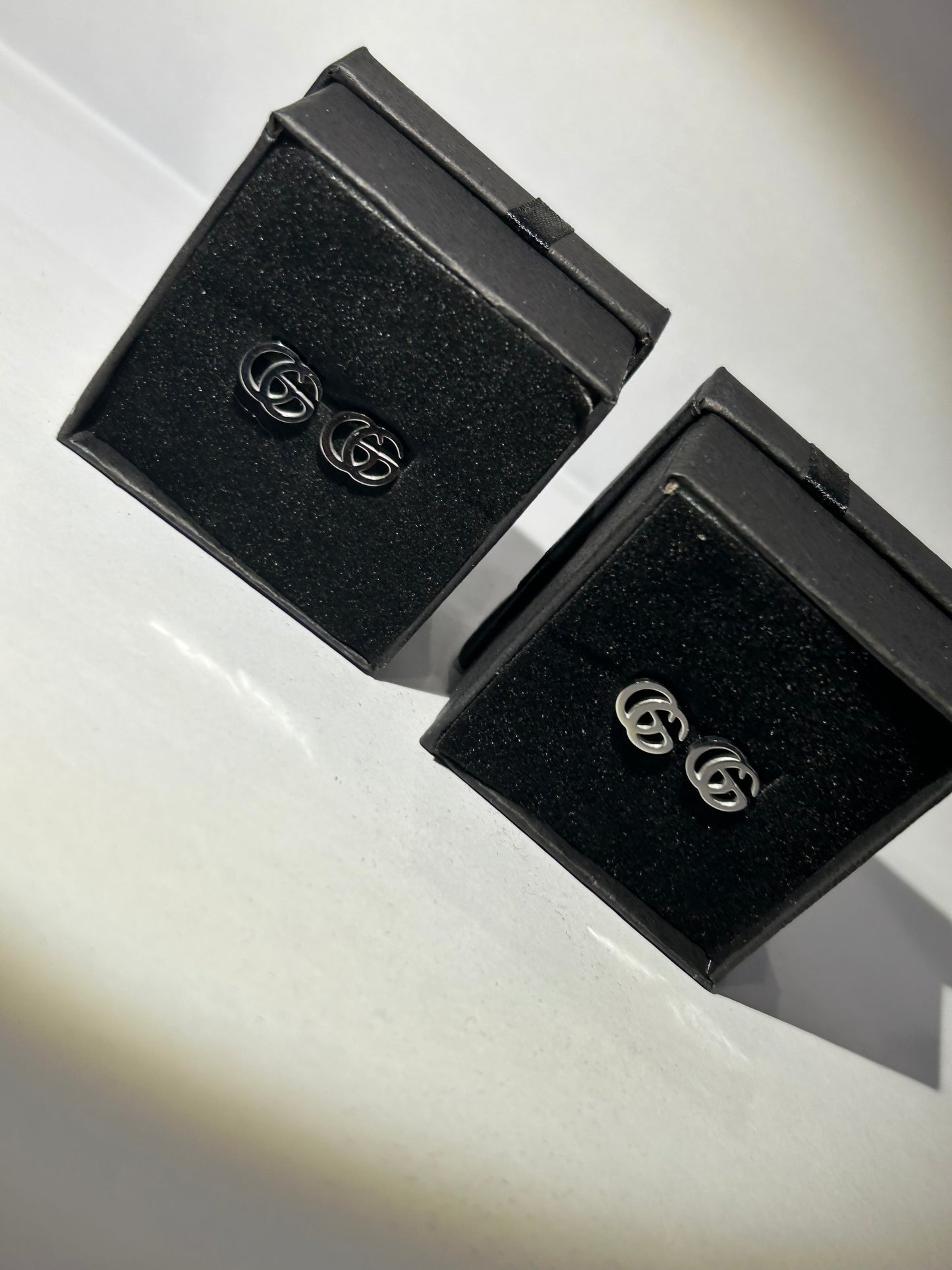Letter plain silver stud earrings