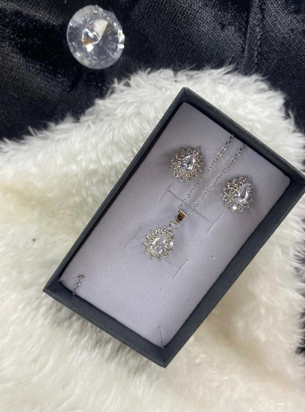 Crystal flower style necklace and earring set