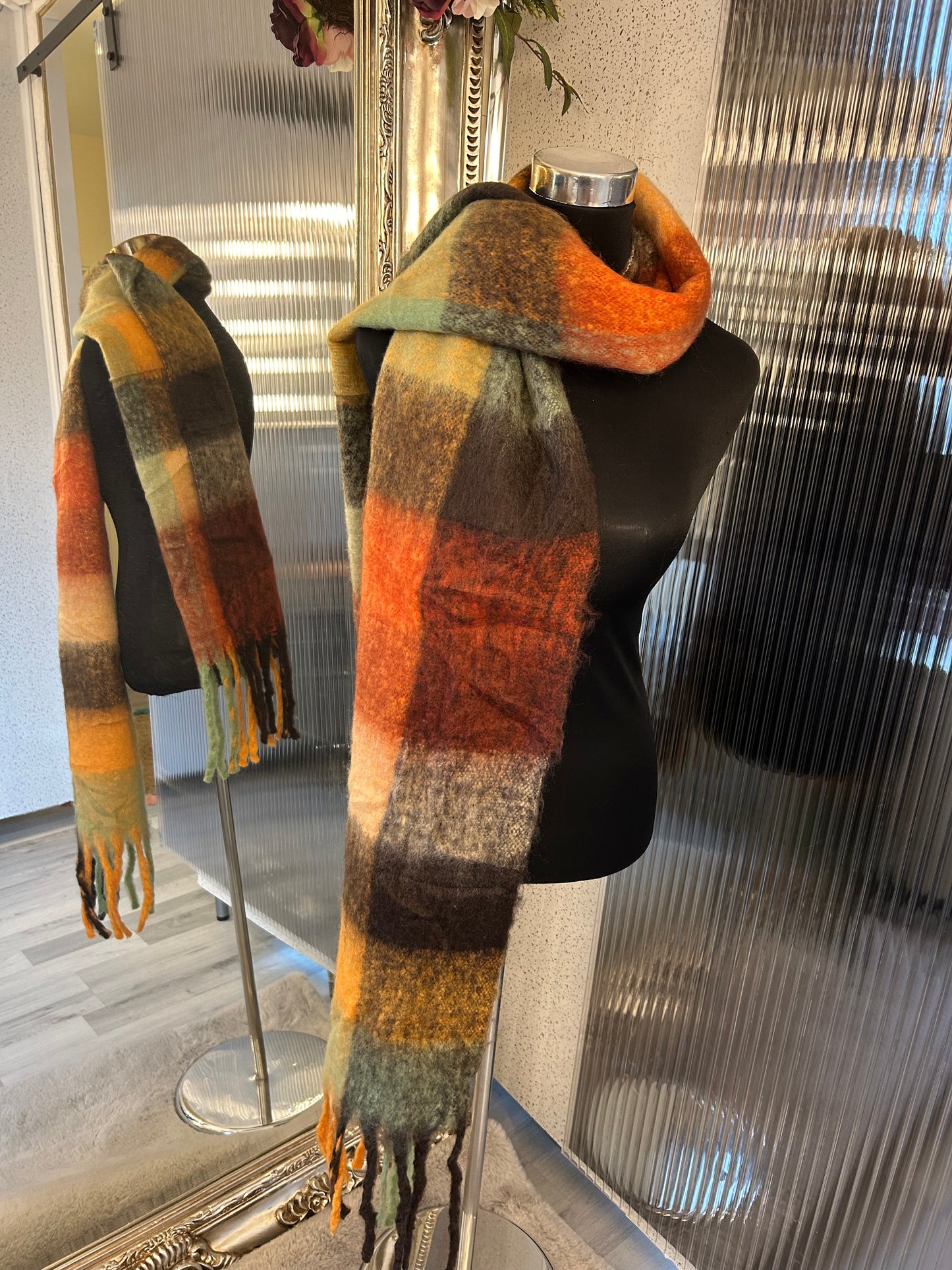 Checked tassel fluffy scarves