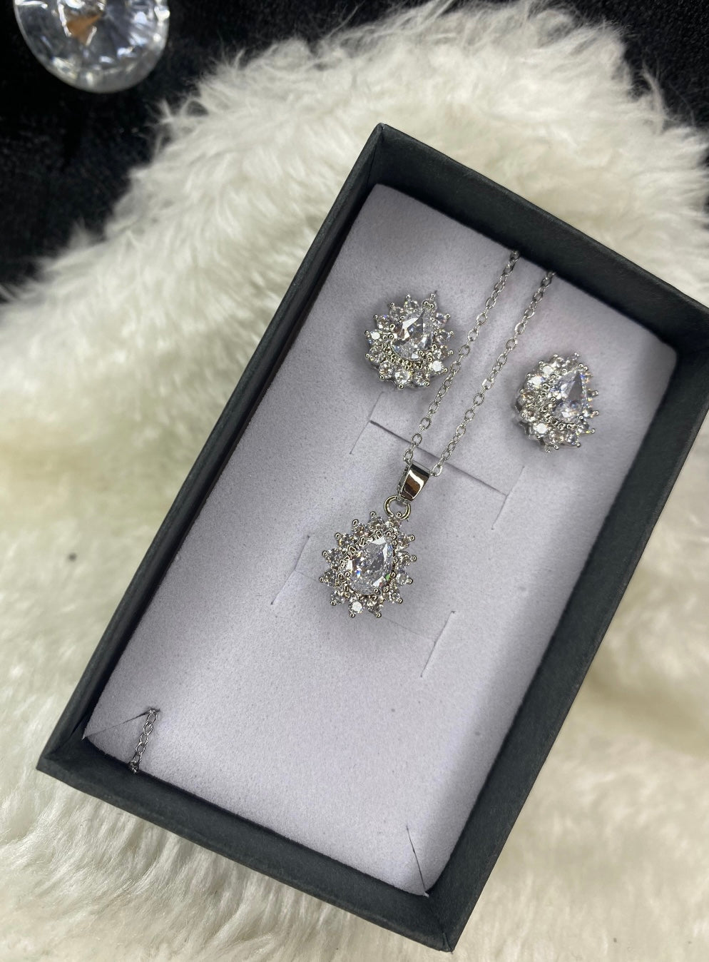 Crystal flower style necklace and earring set