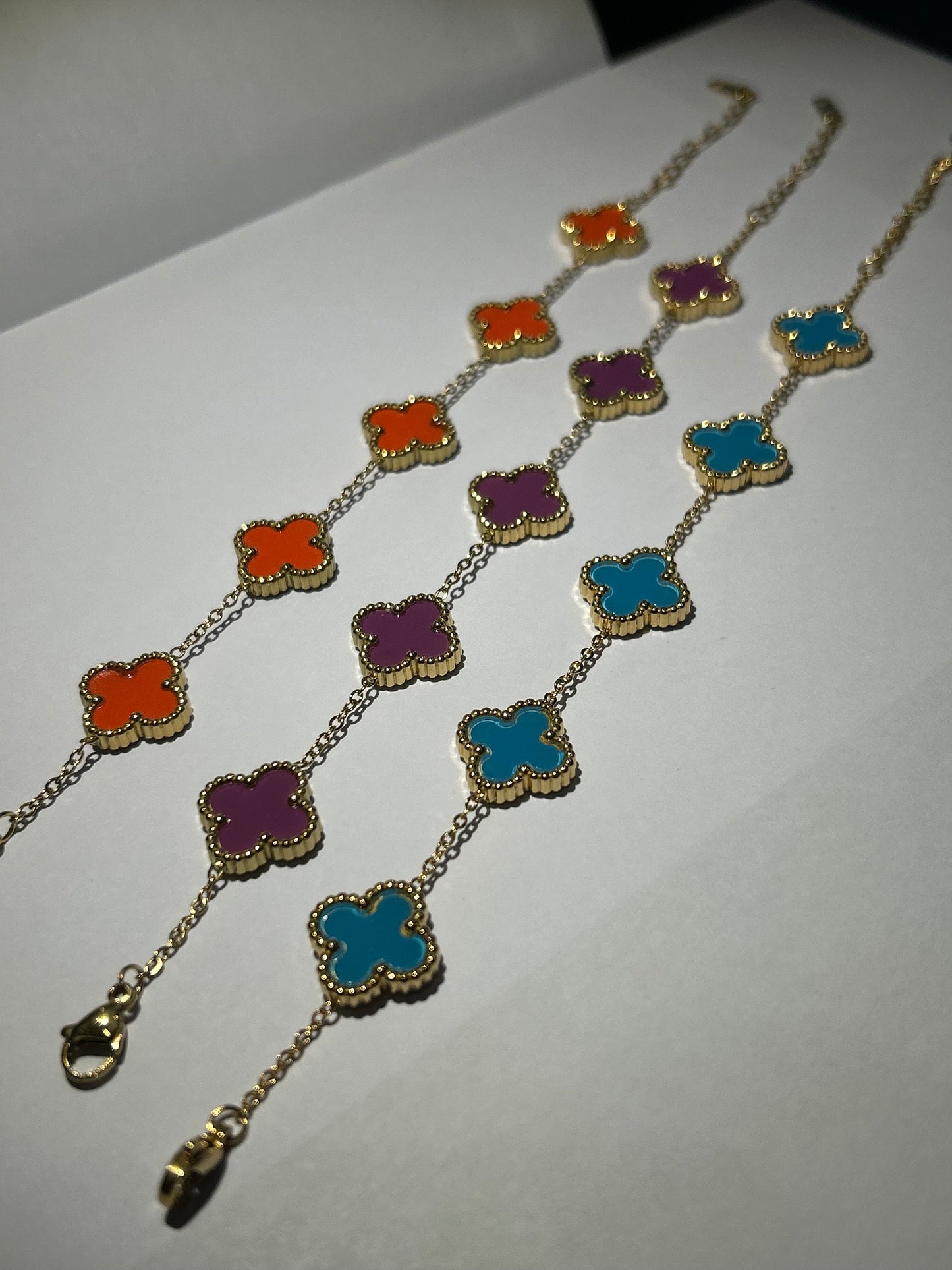 Clover style gold detailed bracelet