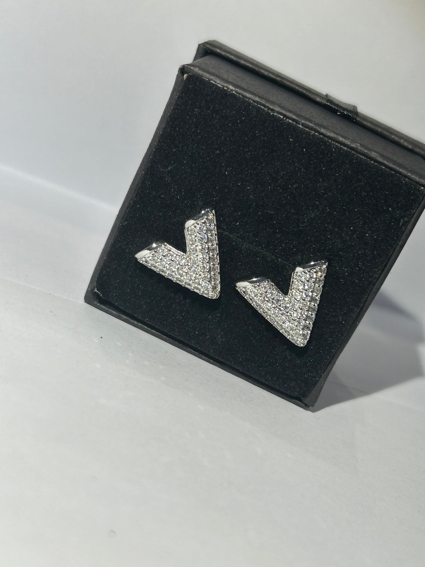 Crystal detailed v earrings
