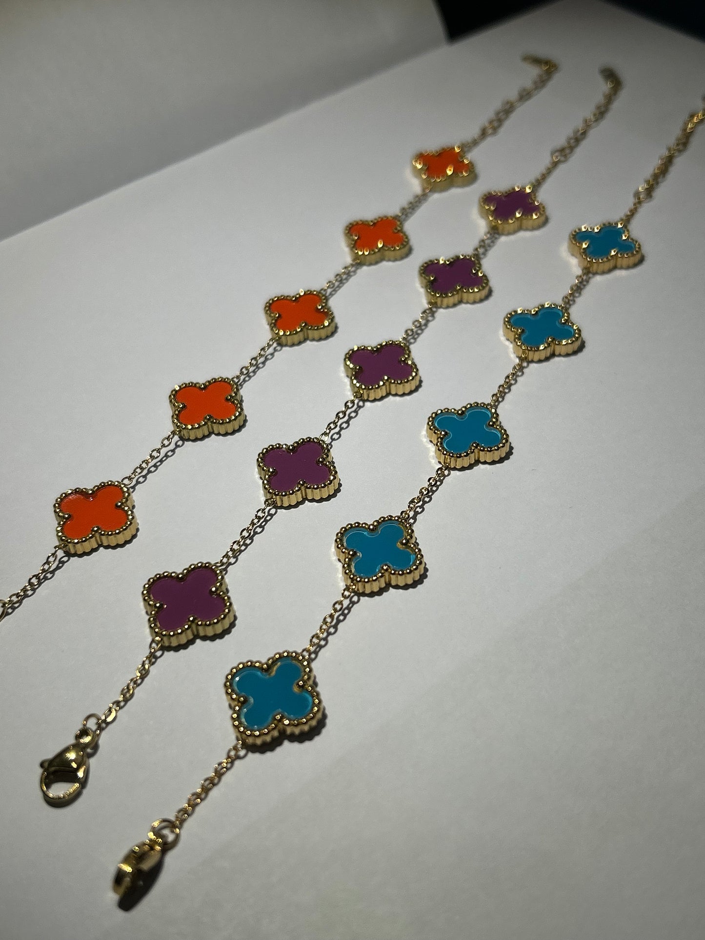 Clover style gold detailed bracelet