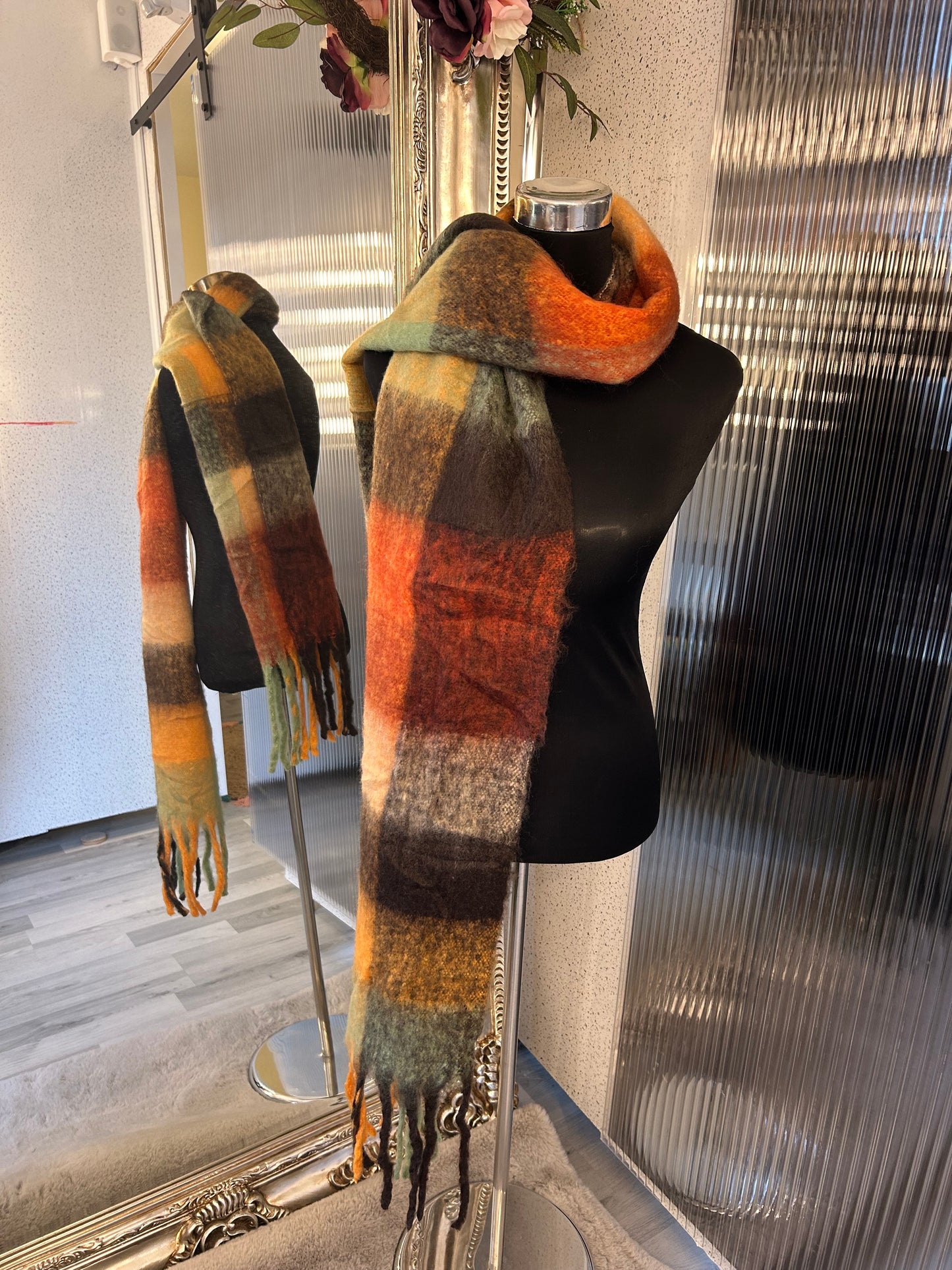 Checked tassel fluffy scarves