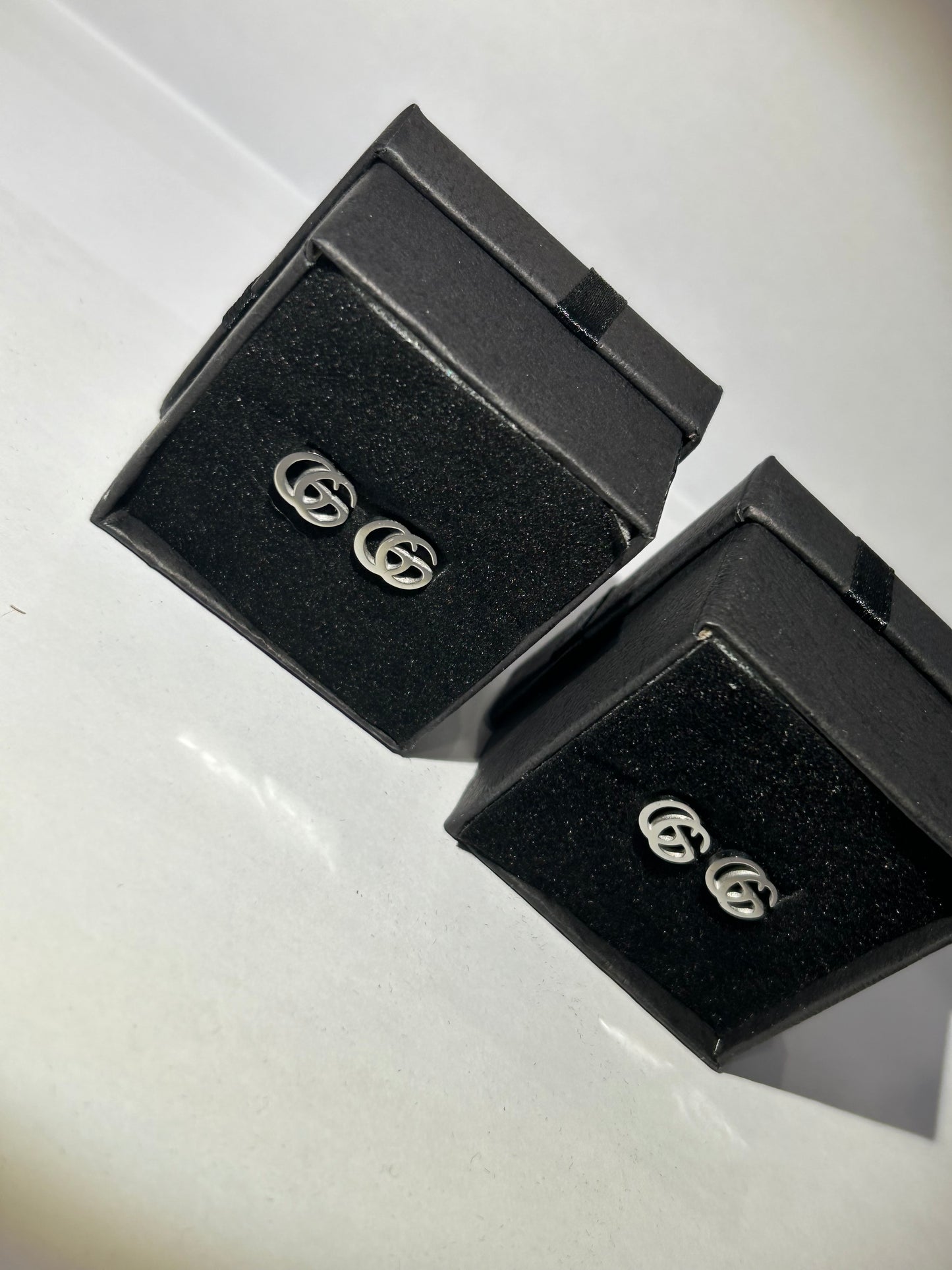 Letter plain silver stud earrings