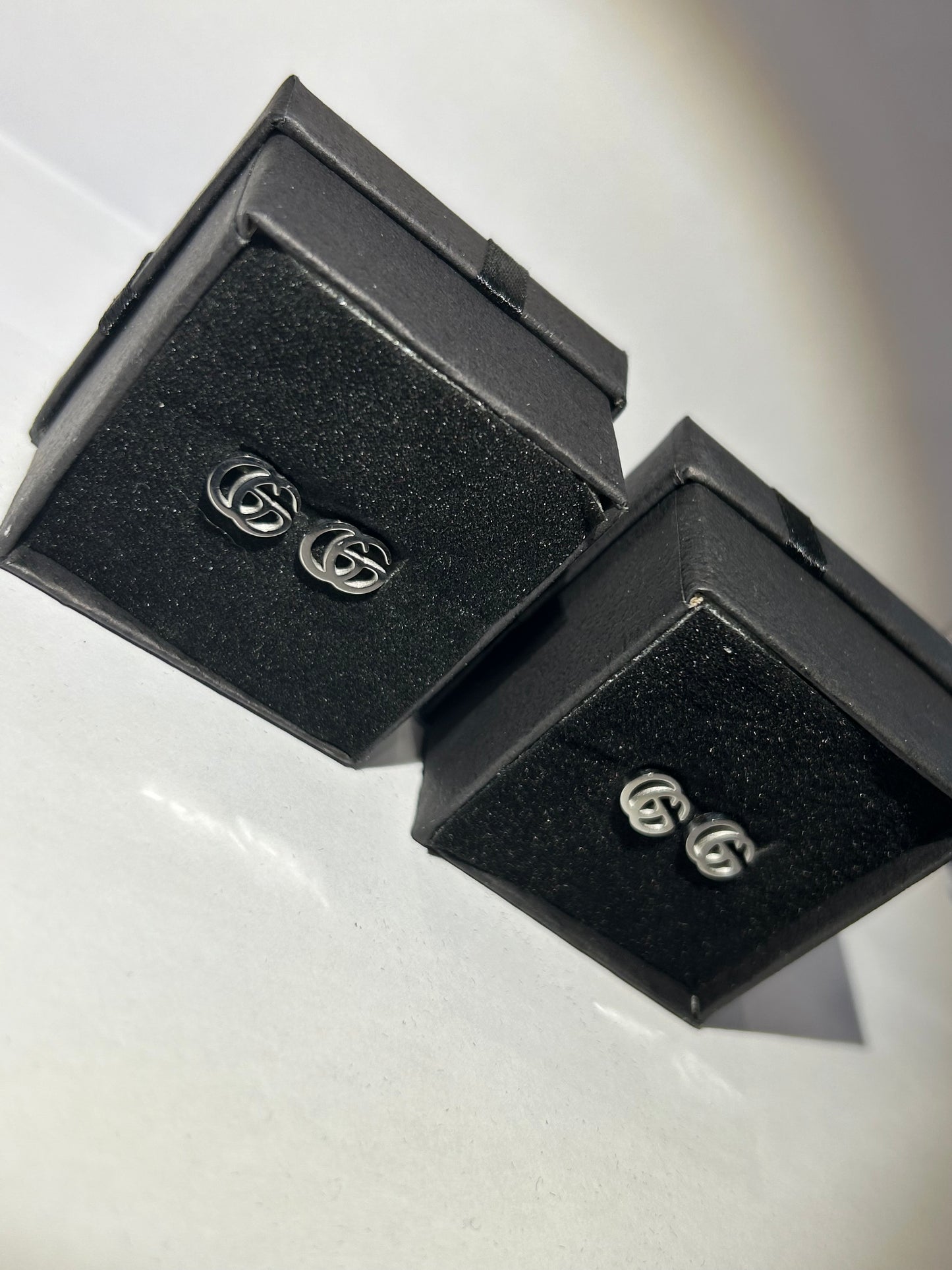 Letter plain silver stud earrings