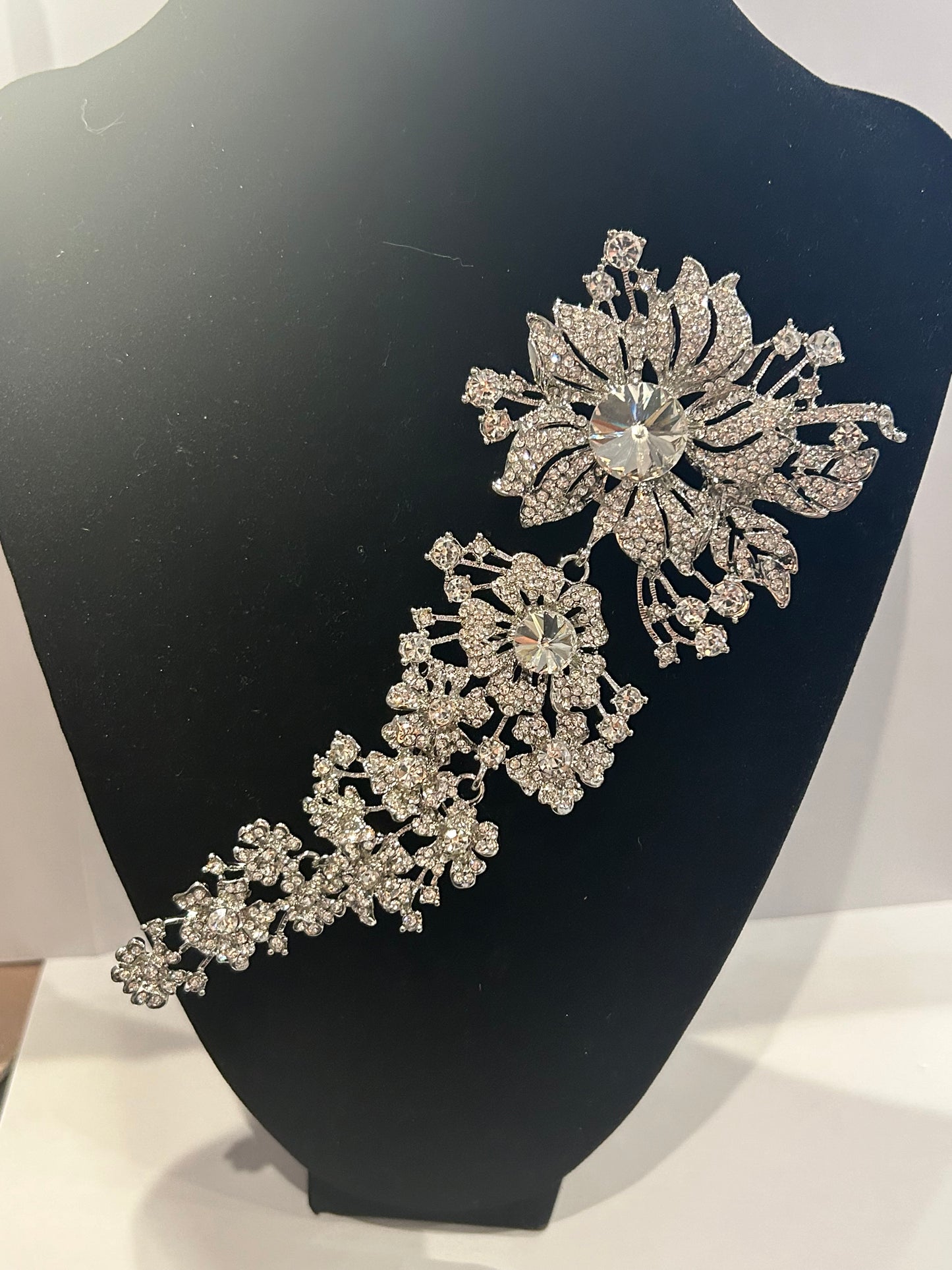 Big flower crystal brooch