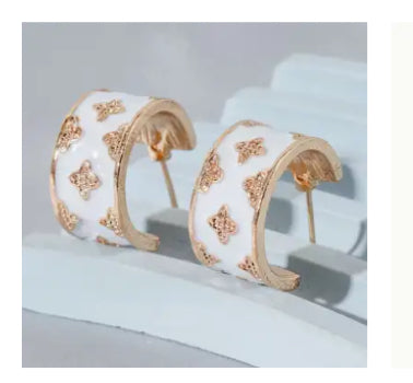 Flower print cuff earrings