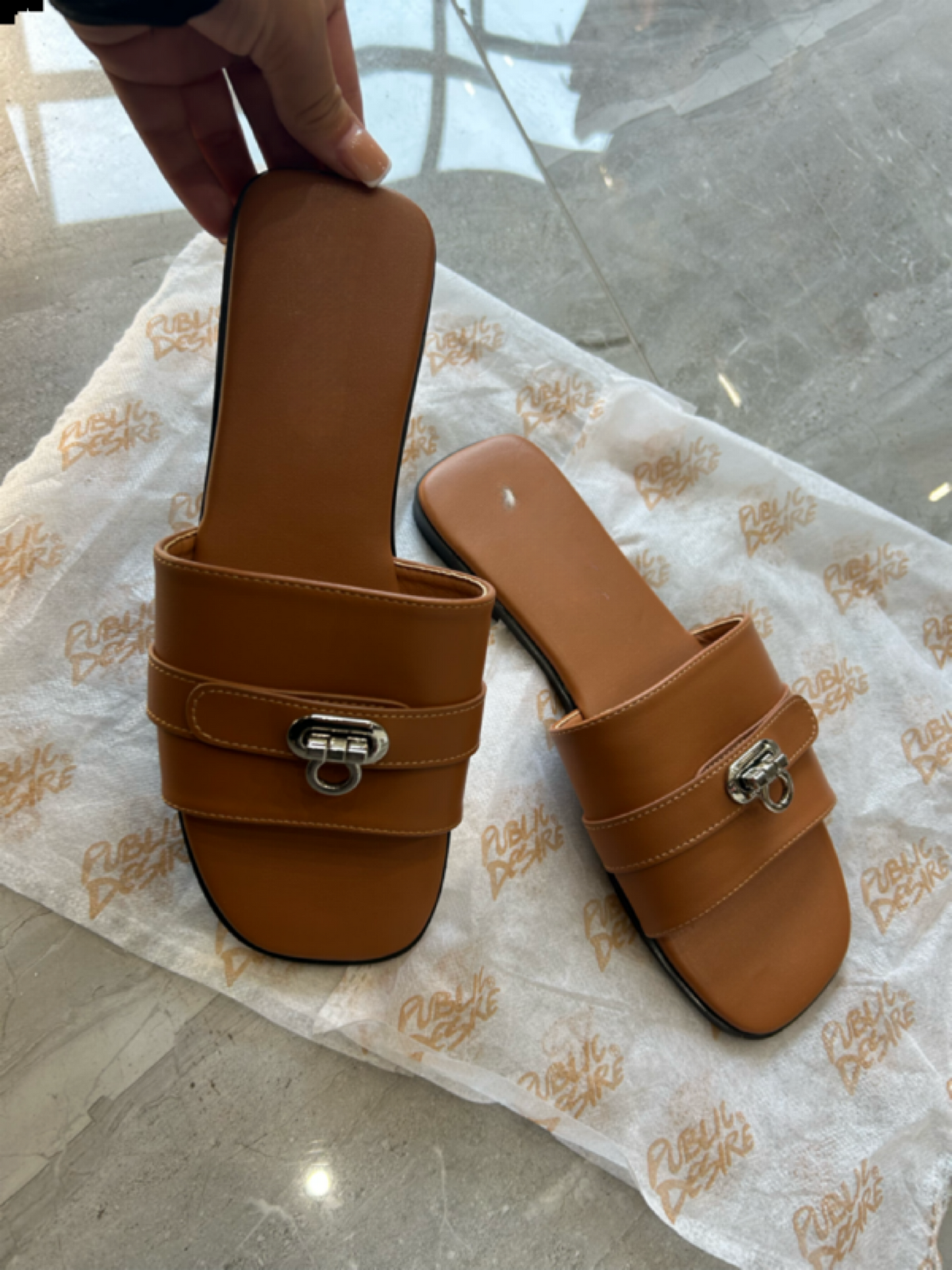 Brown buckle sliders