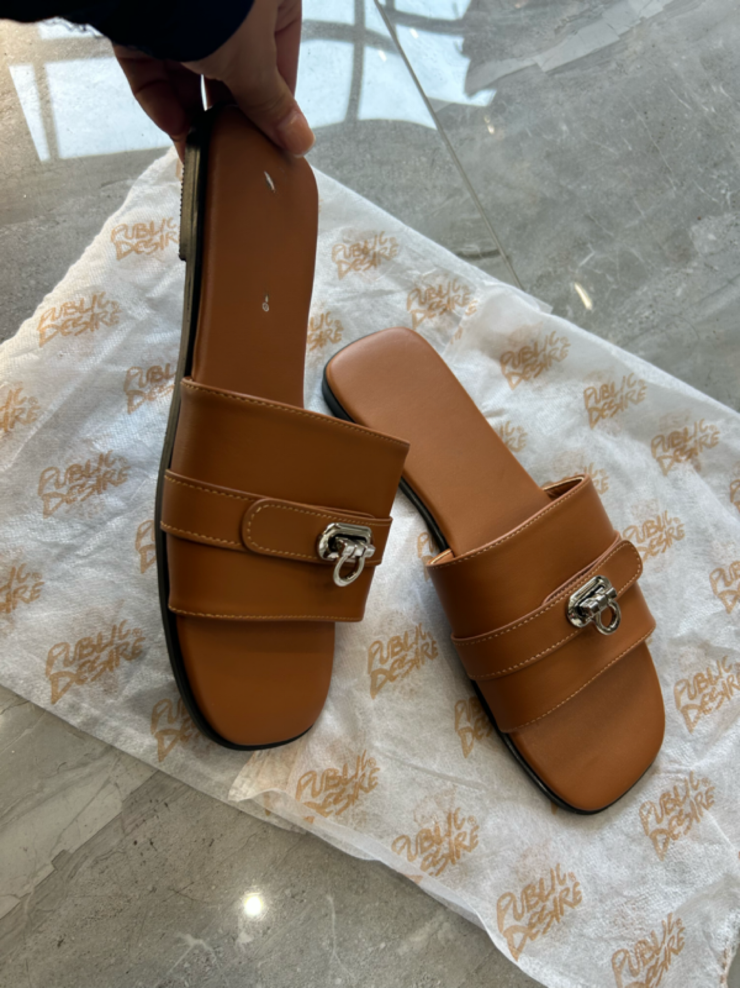 Brown buckle sliders