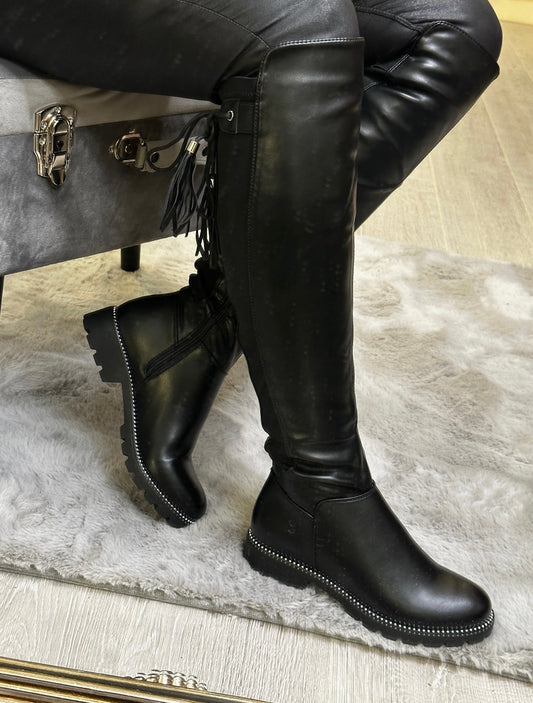 Knee high black boots with tassel