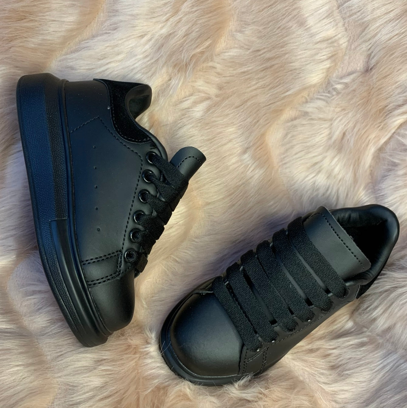 Kids unisex black oversized style sneakers - trainers