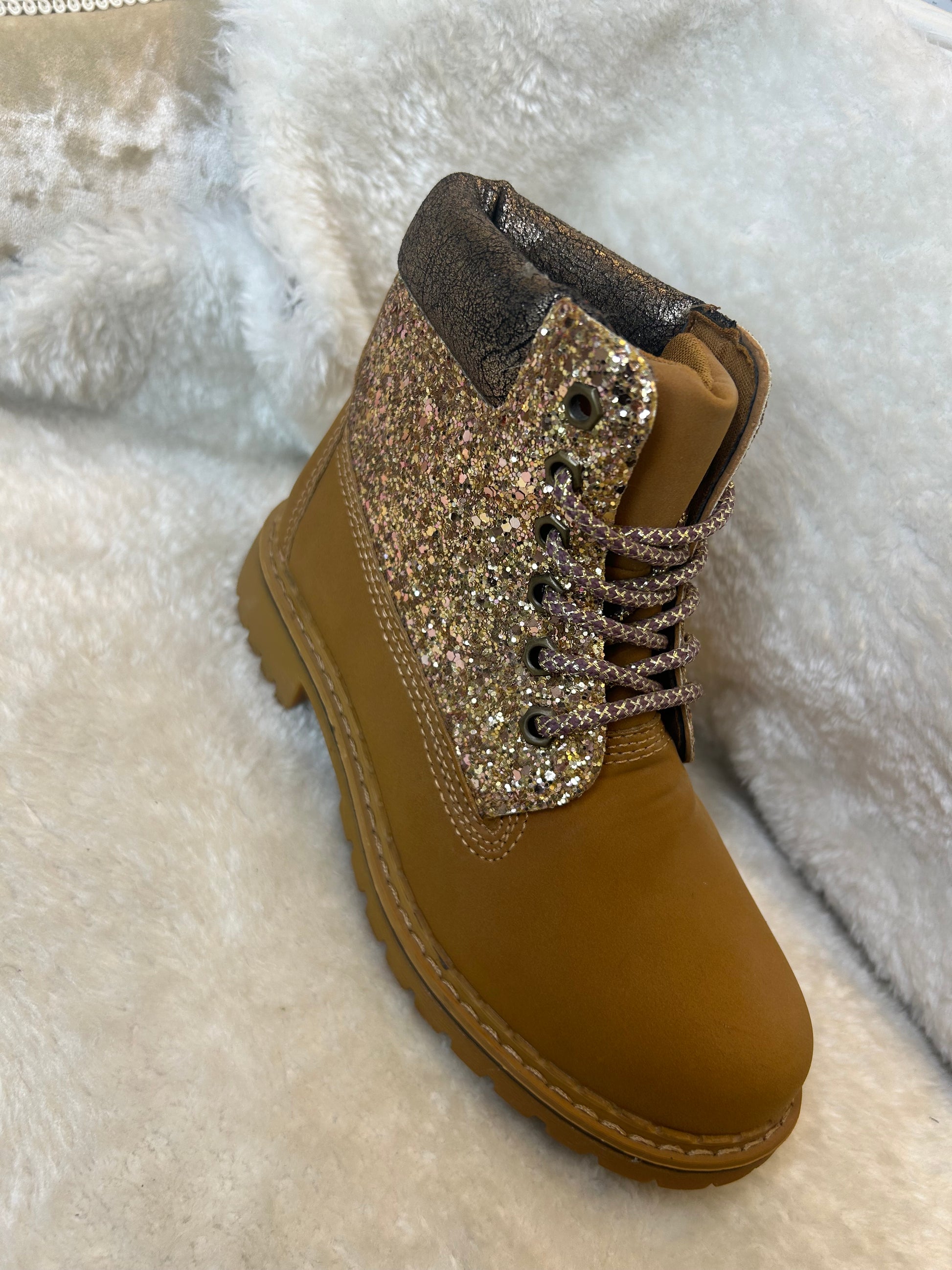 Girls brown boots with gold crystals 