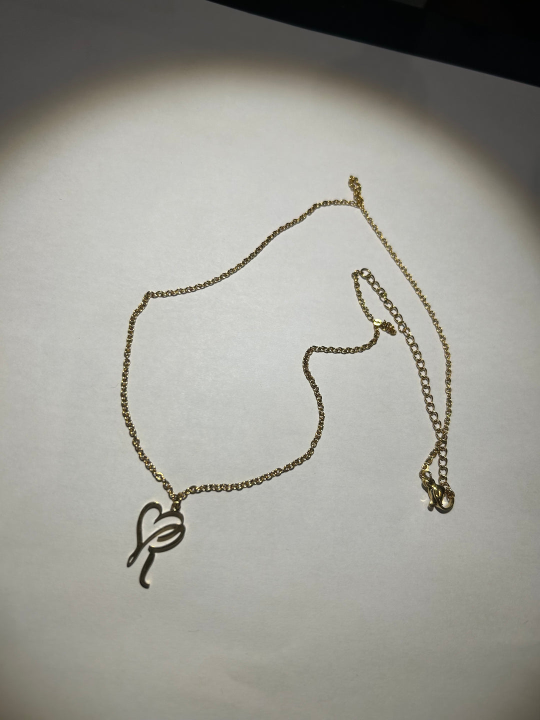Alphabet letter - R letter heart pendant necklace
