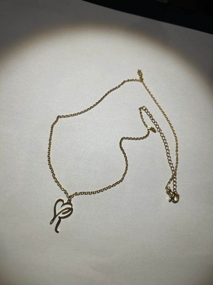 Alphabet letter - R letter heart pendant necklace
