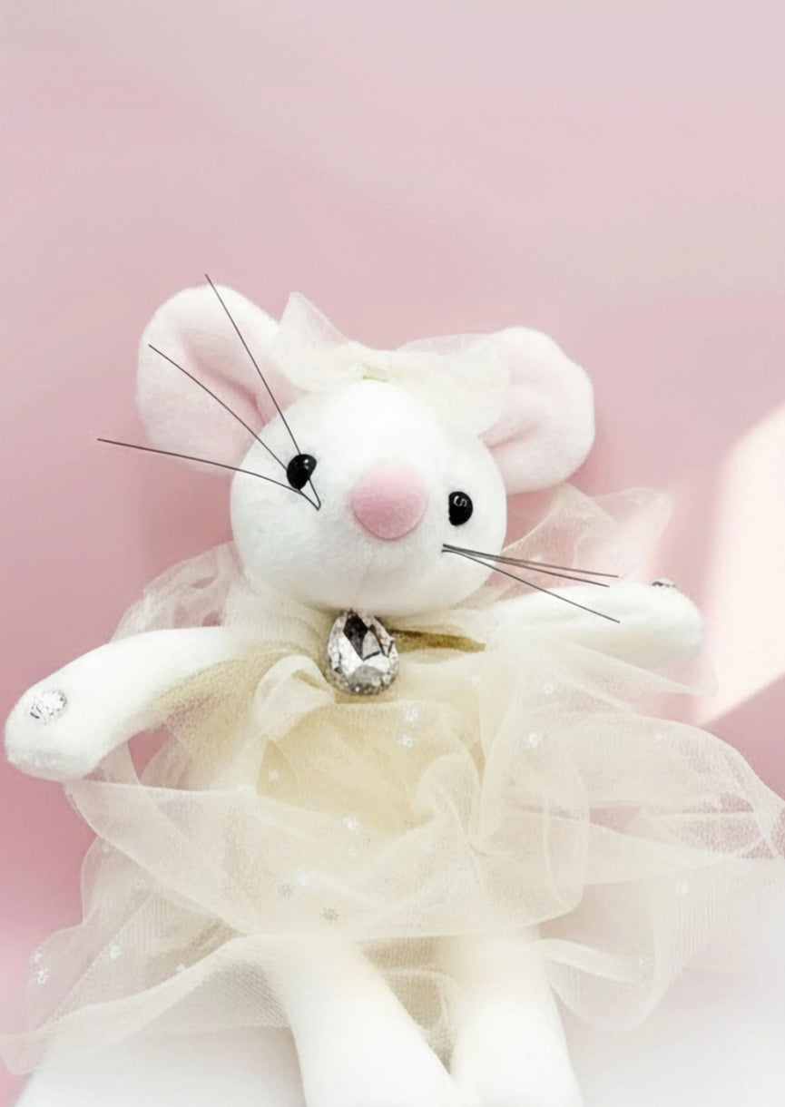 Cream and white mouse keyring 