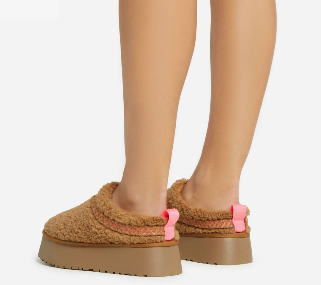 Tan fuzzy outdoor slippers 