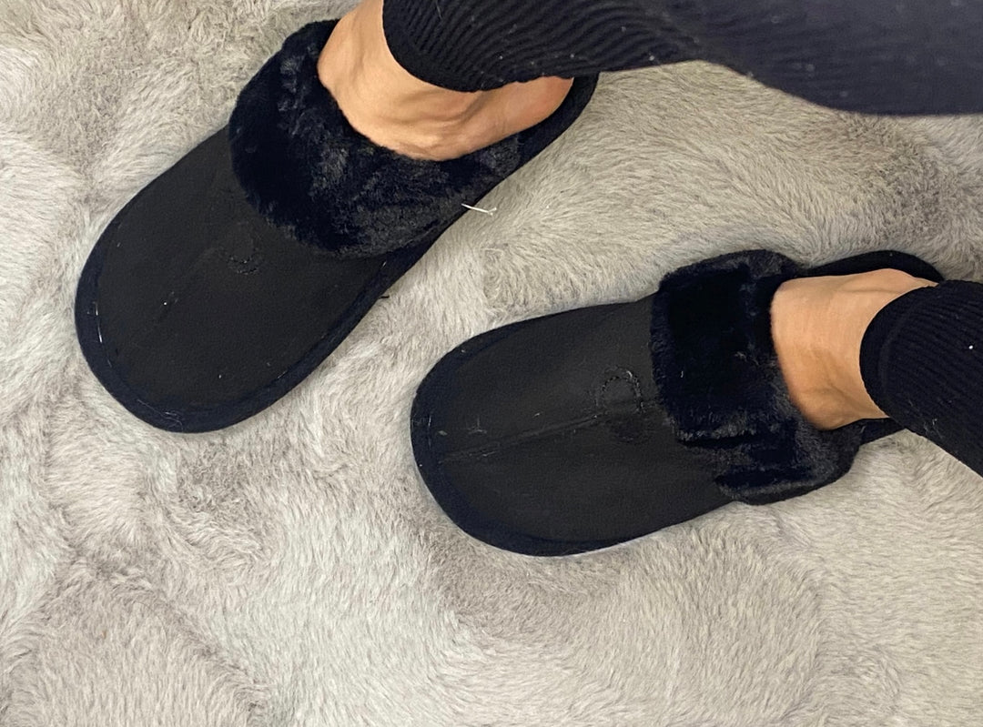Black faux fur slip on slippers 