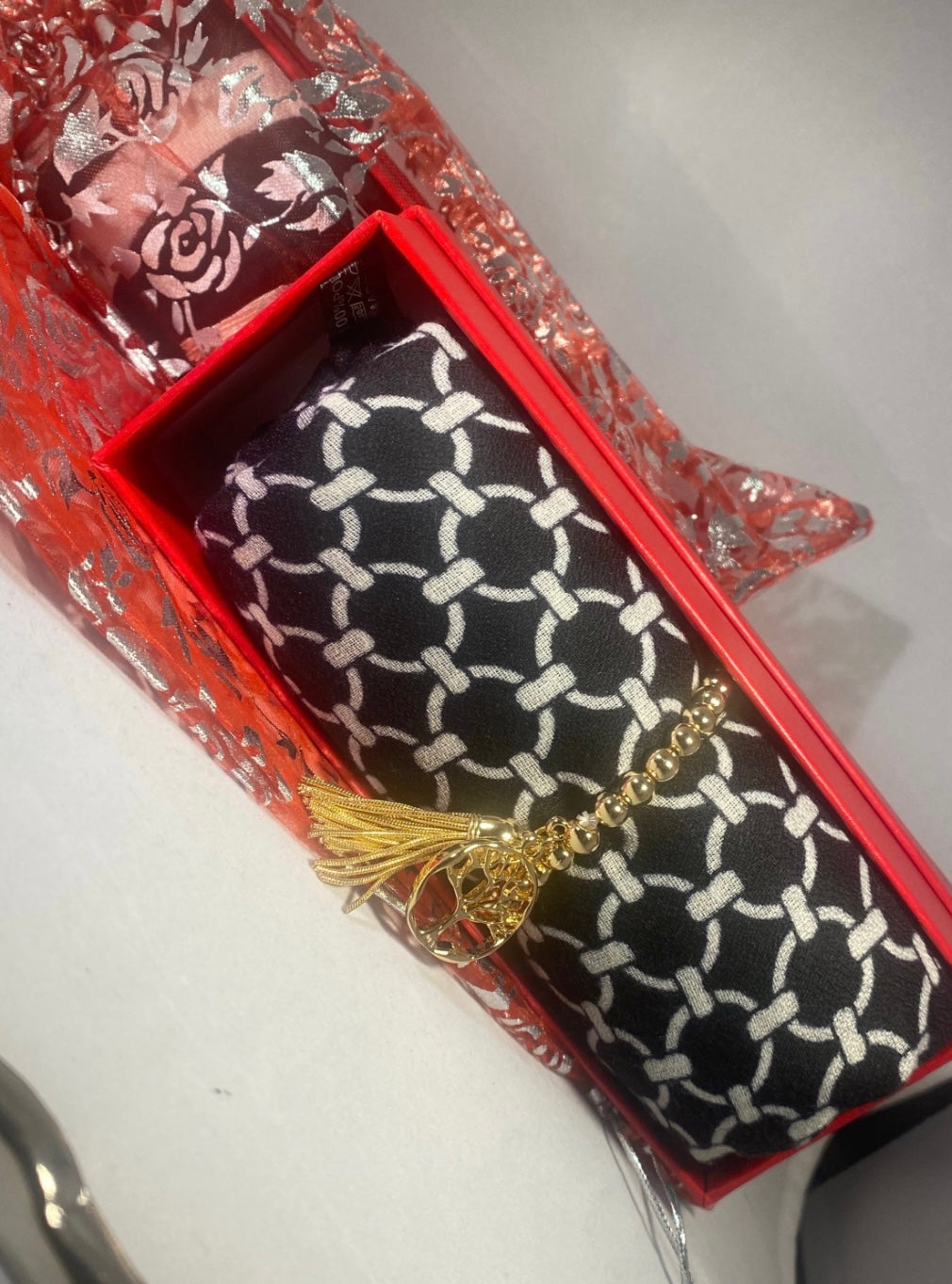 Pre made scarf gift boxes