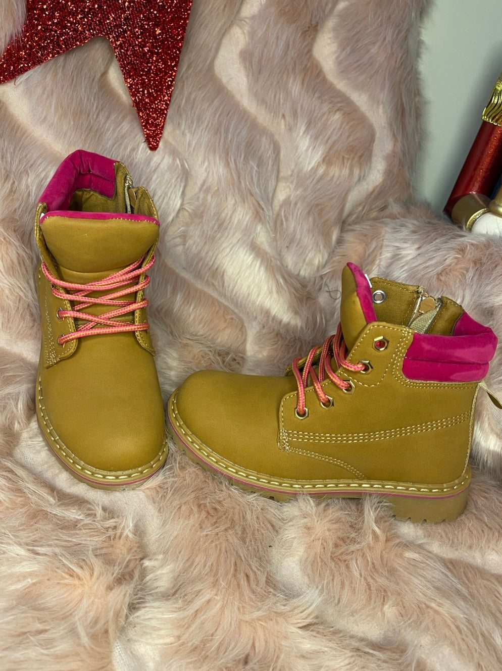 Girls camel boots with fuchsia decor