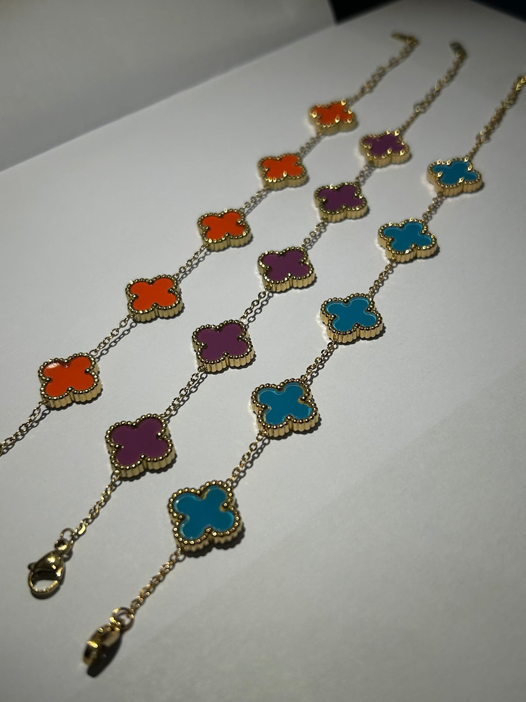 Clover style gold detailed bracelet