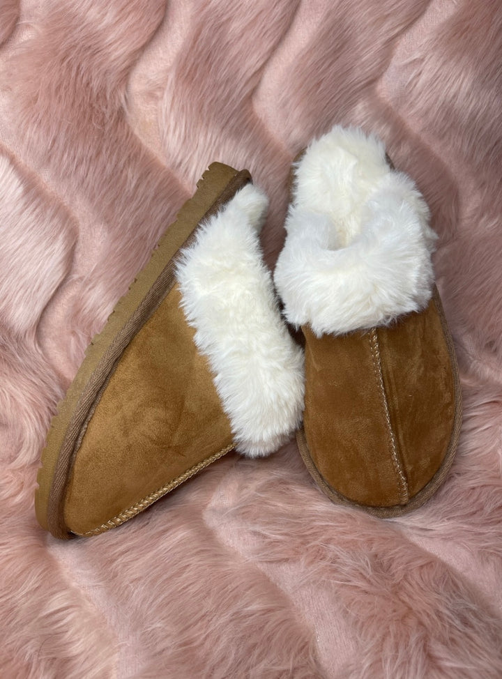 Brown faux fur women’s slippers 