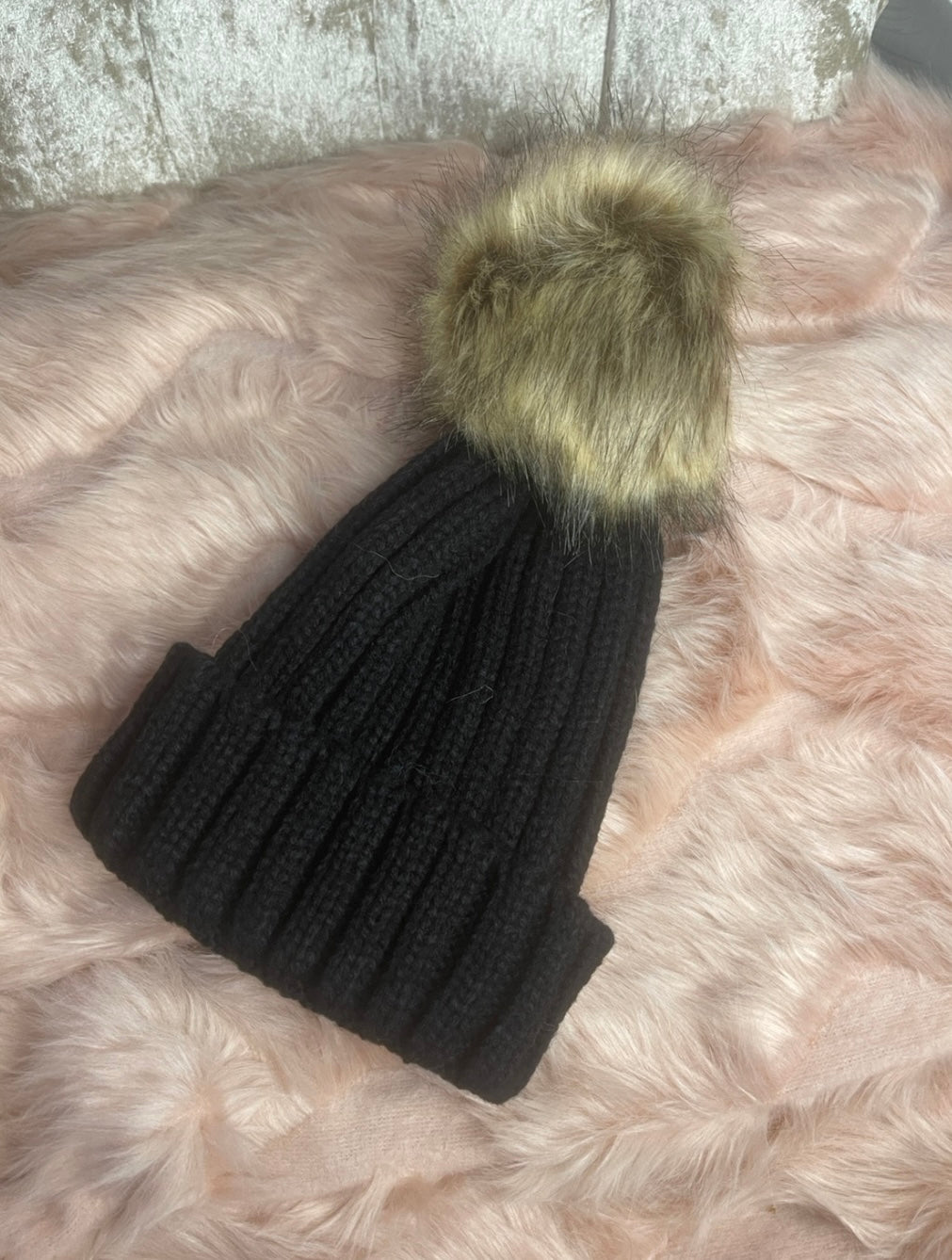 A black unisex children&