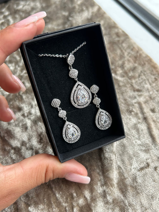 Tear drop crystal dangle jewellery set