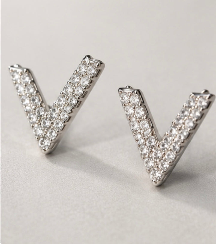 Pair of silver crystal V-shaped stud earrings 