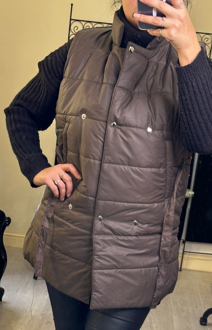  mid-length gilet, one in black with ribbon belt can be expanded show in this photo