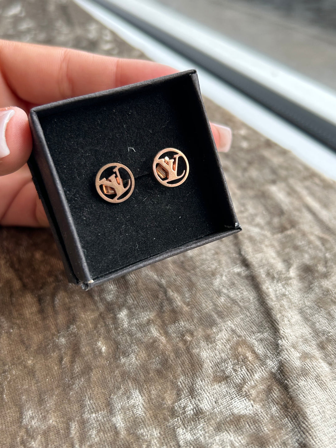 Circle rose gold outlined letter earrings 