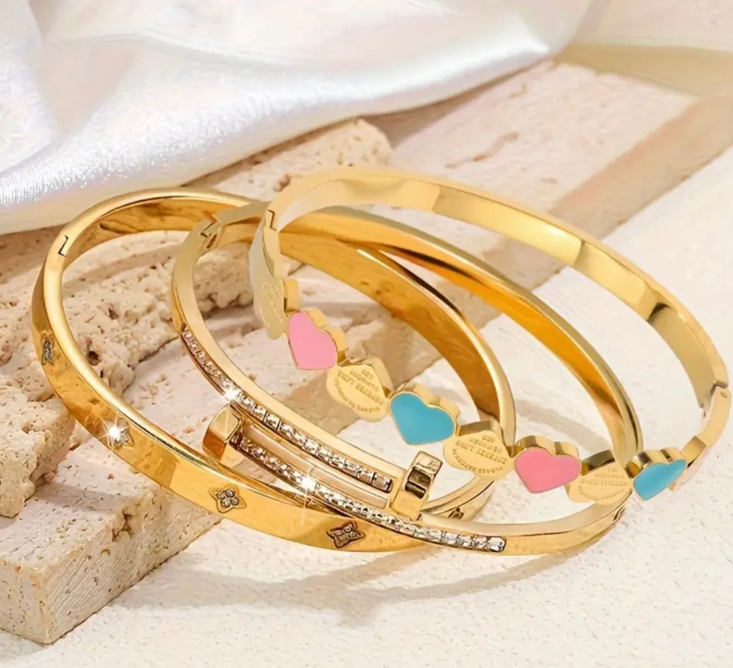 Colourful heart bangle set