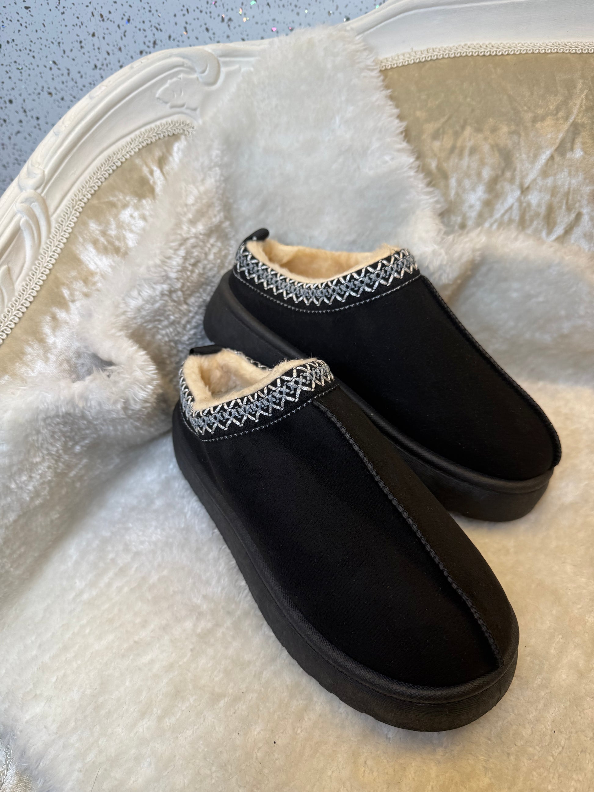 Black faux slippers with white fur lining