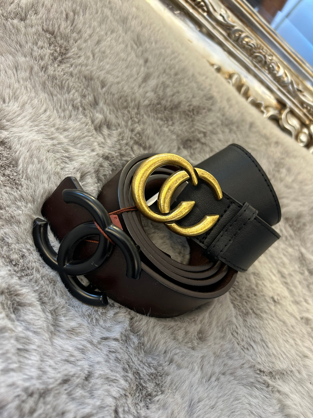 A belt with a gold-coloured buckle faux leather material