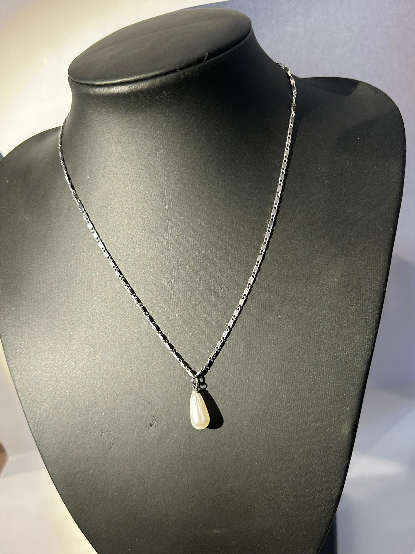 Droplet necklace