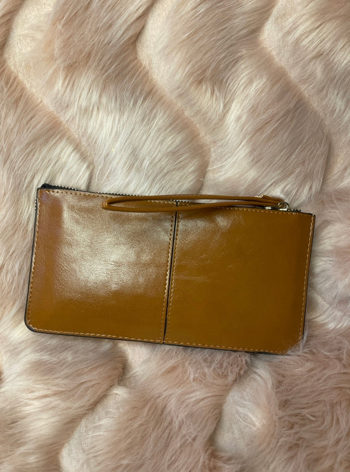 A mustard expandable silver detail purse 