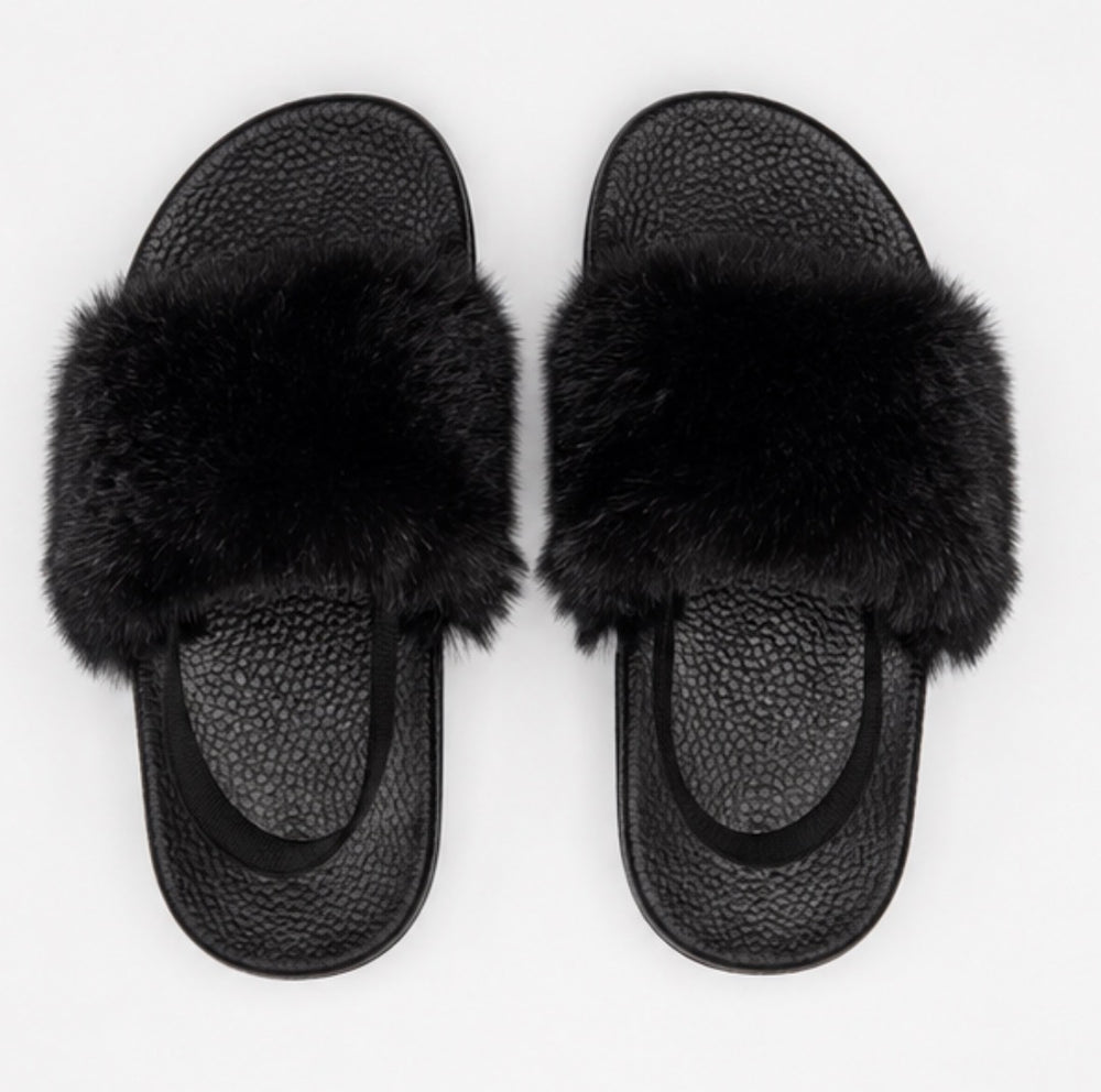 Black children’s fluffy faux fur sliders with elastic back strap