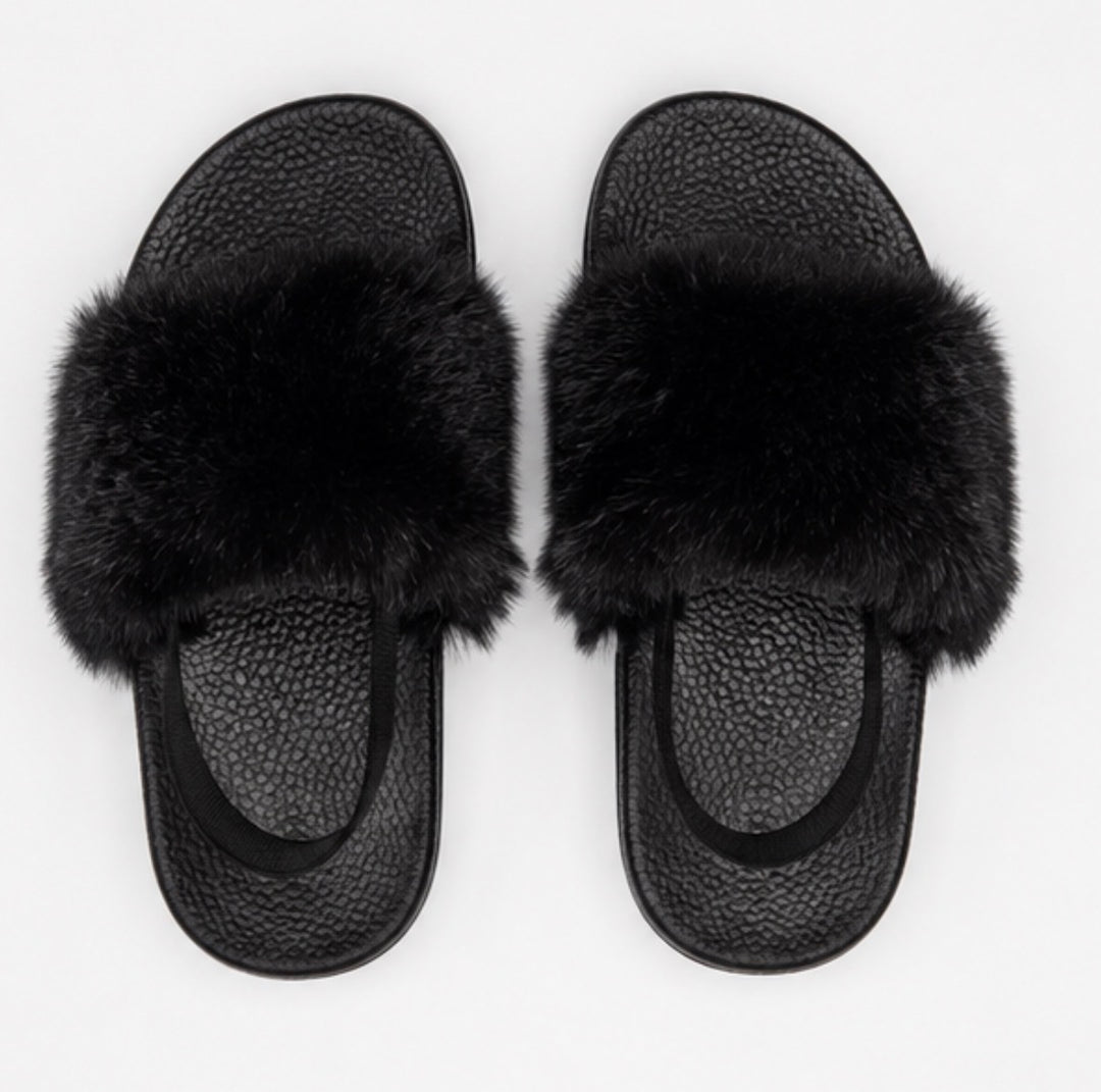 Black children’s fluffy faux fur sliders with elastic back strap