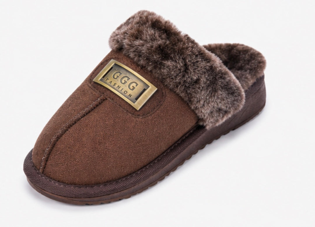 Kids open-back fur-lined slippers in black and brown with soft plush trim