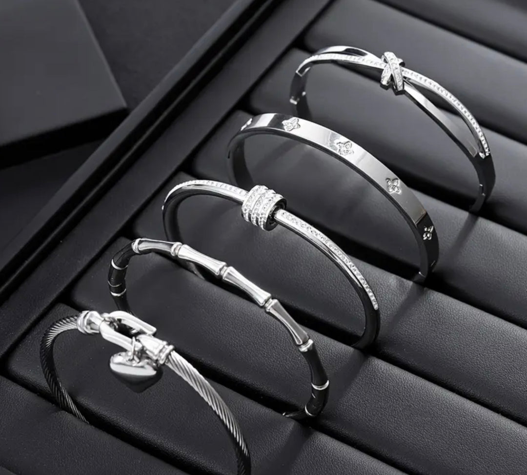Silver bangle stack set