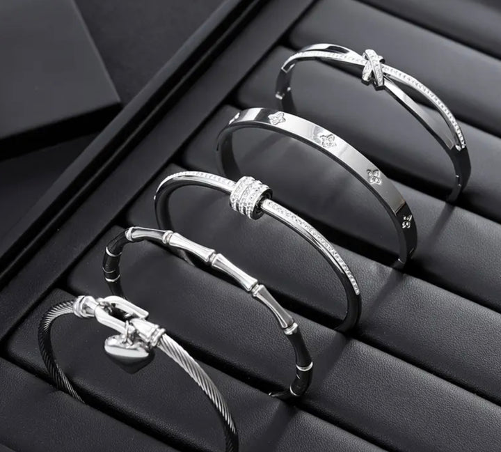 Silver bangle stack set