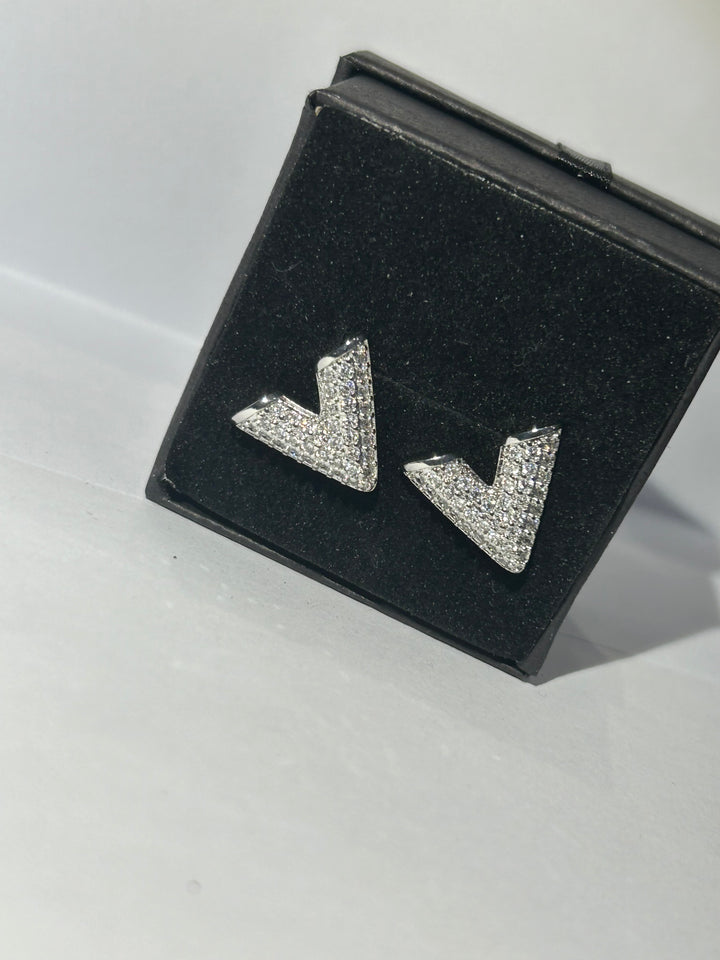 Crystal detailed v earrings