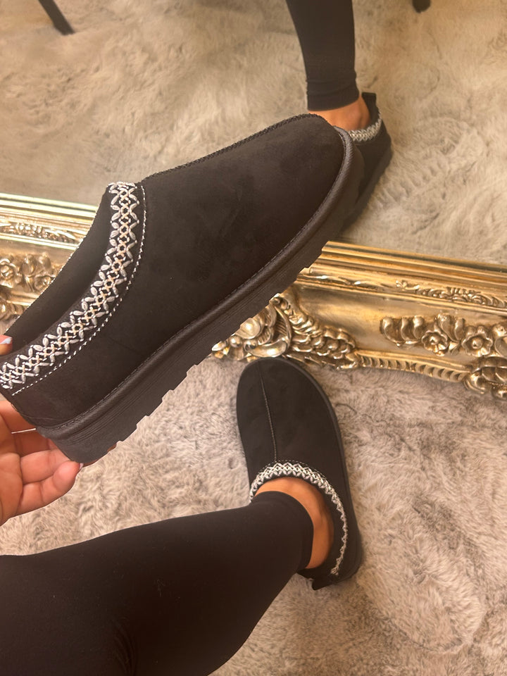 Black faux suede slippers with fur